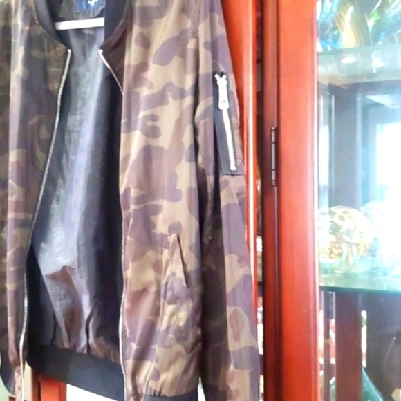 Zara Paris wind breaker Jacket black and olive color medium - Picture 3 of 8